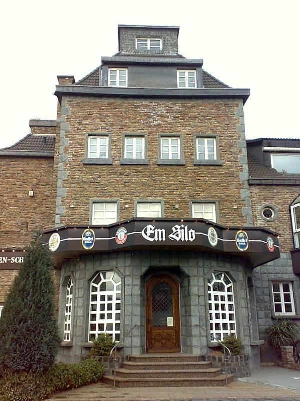 Hotel Emsilo Pulheim Exteriör bild